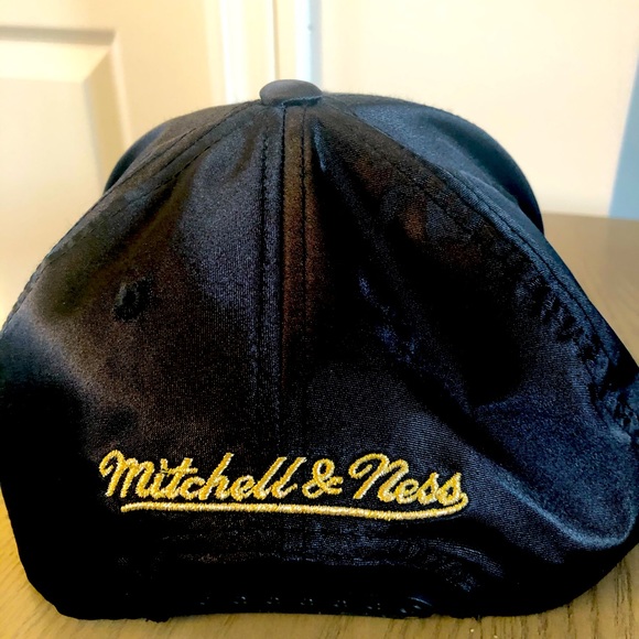 Raptors “North” Mitchell & Ness Hat (Black & Gold) - Picture 3 of 9